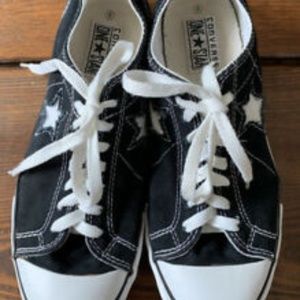 Converse One Star Black Size 8 Low Top Chucks
